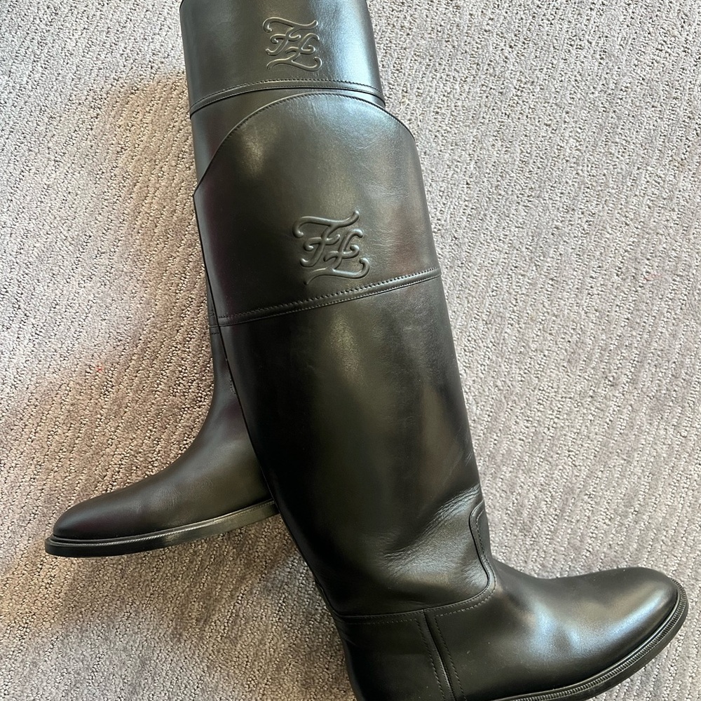 Fendi black knee high boot calf leather with calf leather inside - size 40